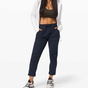 Lululemon Beyond the Studio Crop Size 10 - True Navy